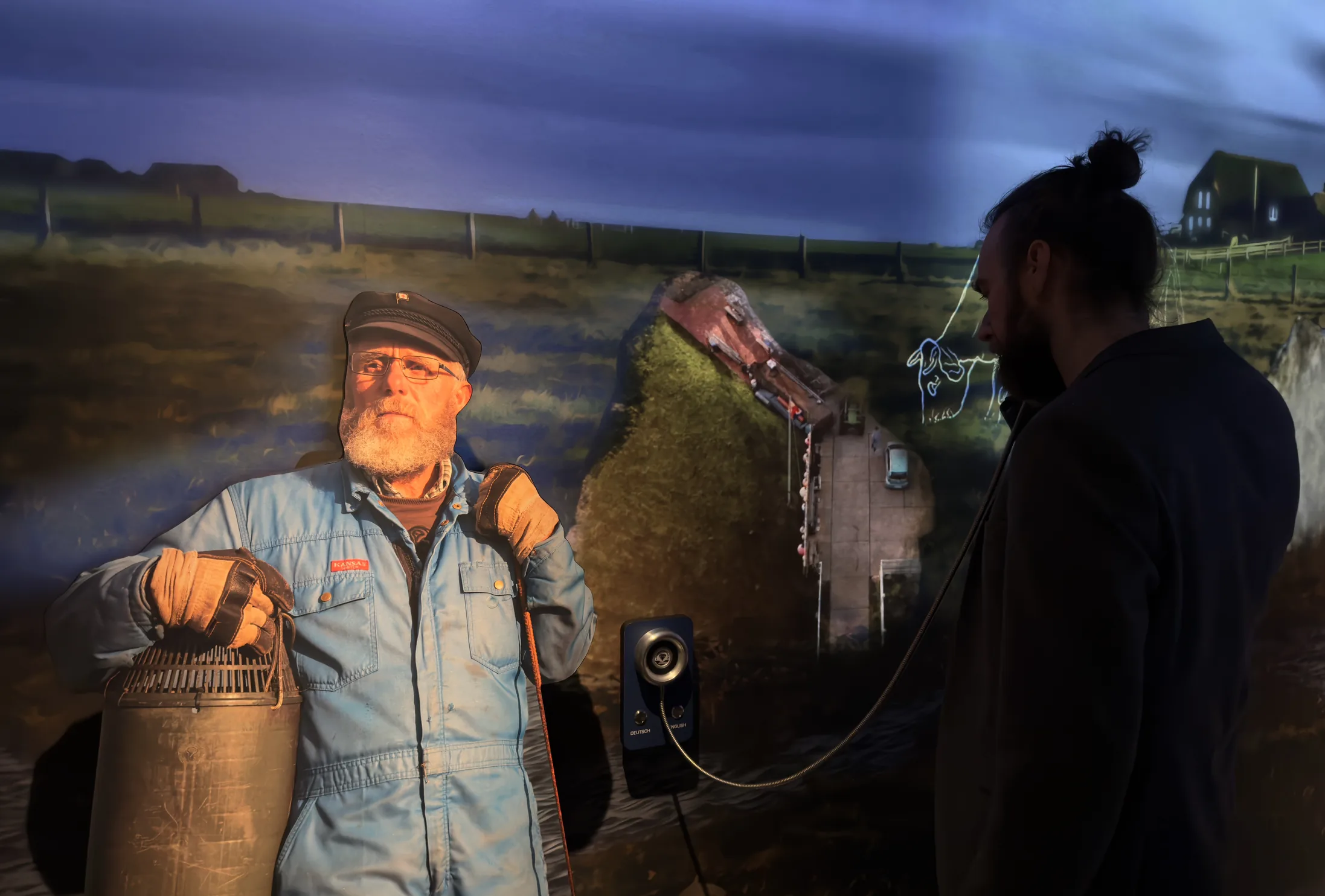 Szenografie mit Projektion und Erzählstationen im Hallig-Raum des Klimahauses Bremerhaven