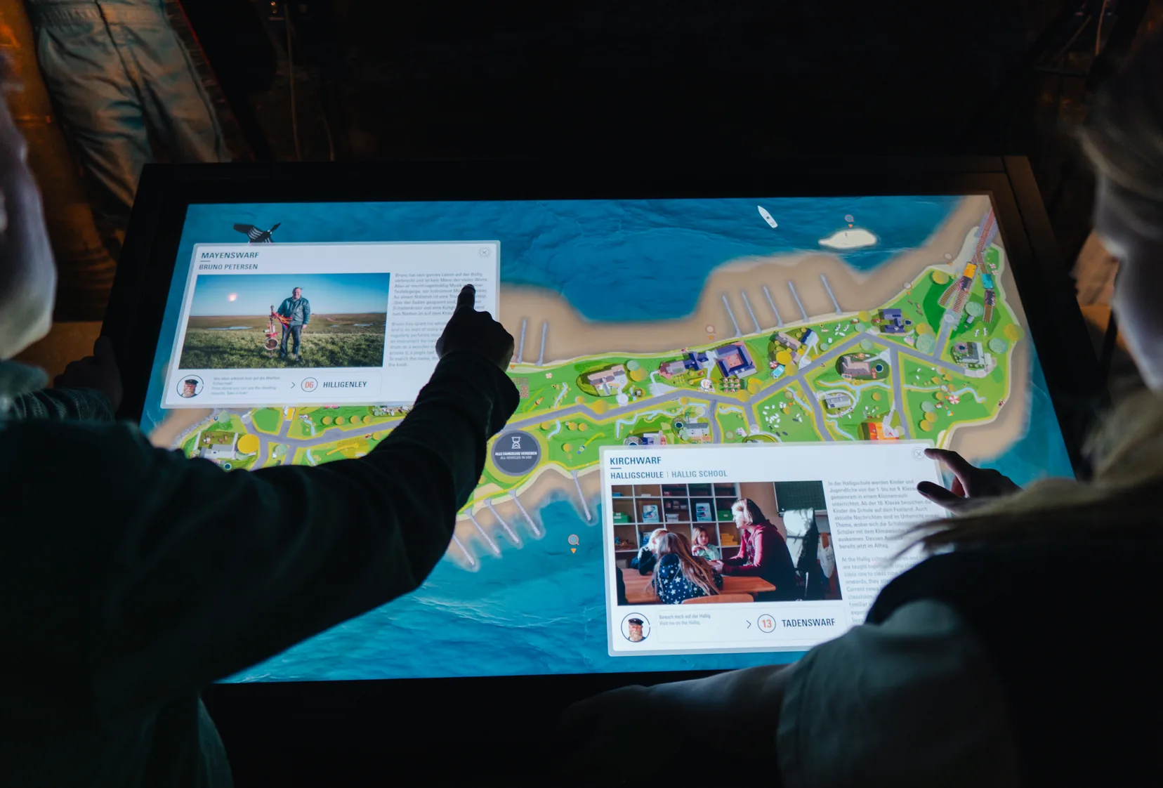 Touchscreen-Medienstation der neuen Hallig-Ausstellung im Klimahaus Bremerhaven
