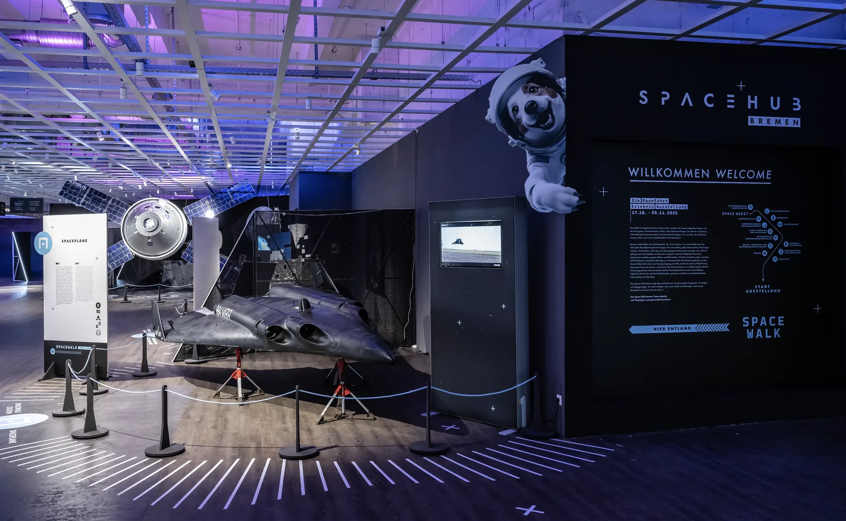 SpaceHUB Bremen exhibition hall with spaceflight exhibits